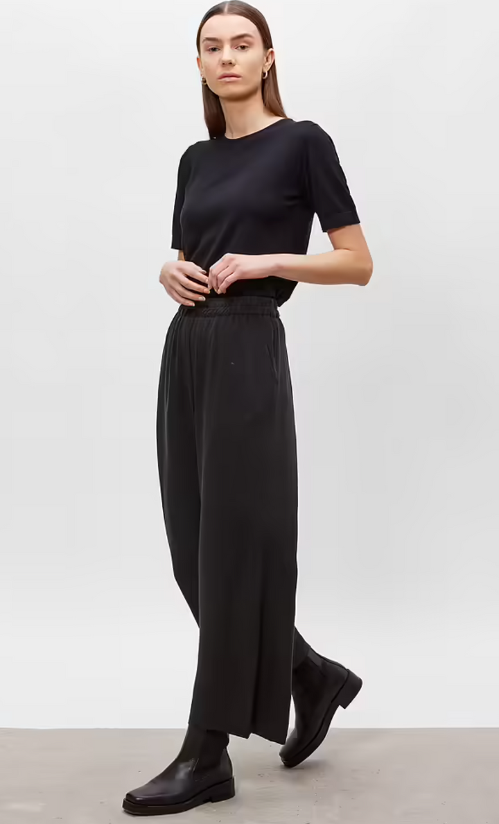 THEA FLOWY TENCEL BUXUR SVARTAR
