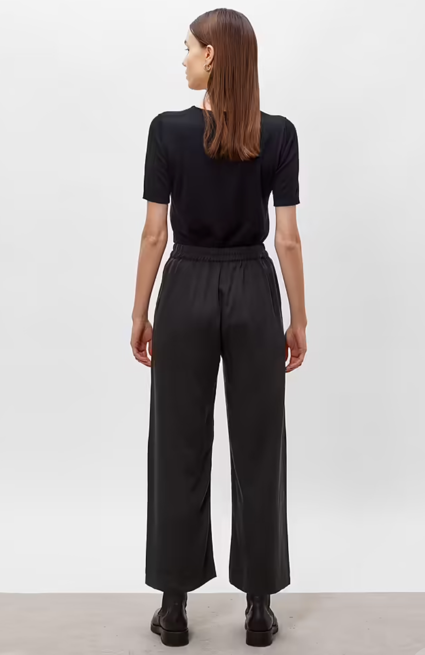 THEA FLOWY TENCEL BUXUR SVARTAR