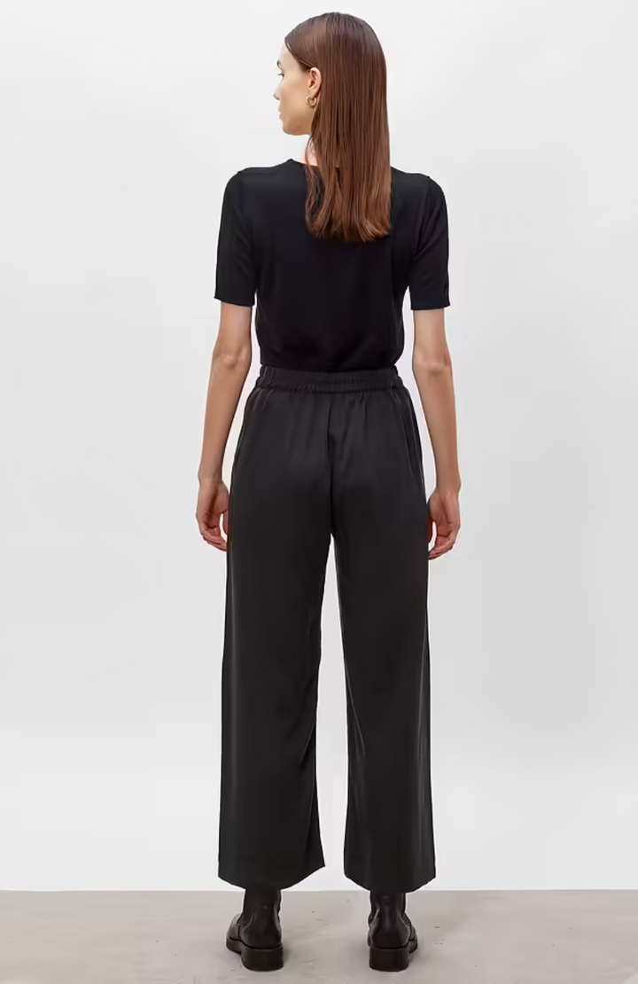 THEA FLOWY TENCEL BUXUR SVARTAR