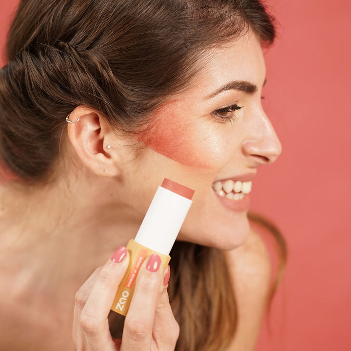 Kinnalitastifti - Blush Stick - 843 Pearly Coral