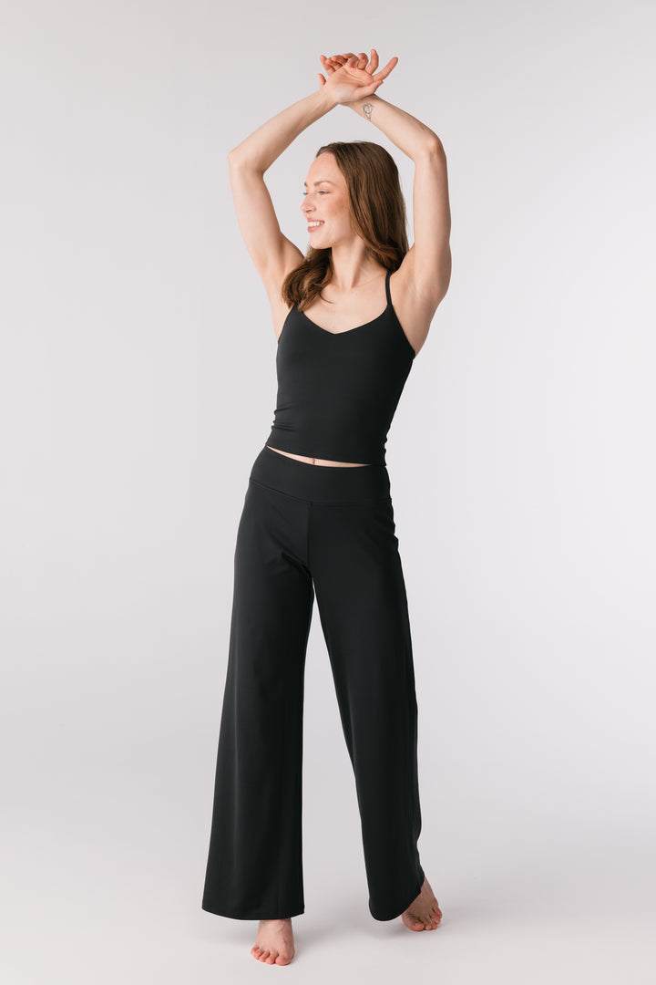 FLOAT BALLET V-NECK TANK SVARTUR