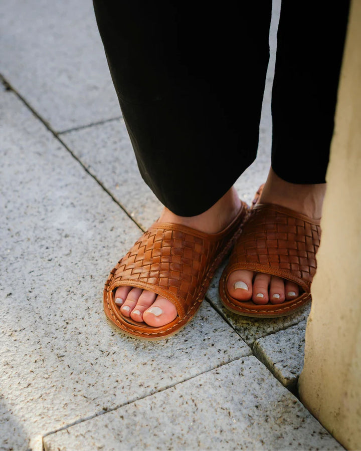 SAINT TROPEZ LEATHER COGNAC WOVEN