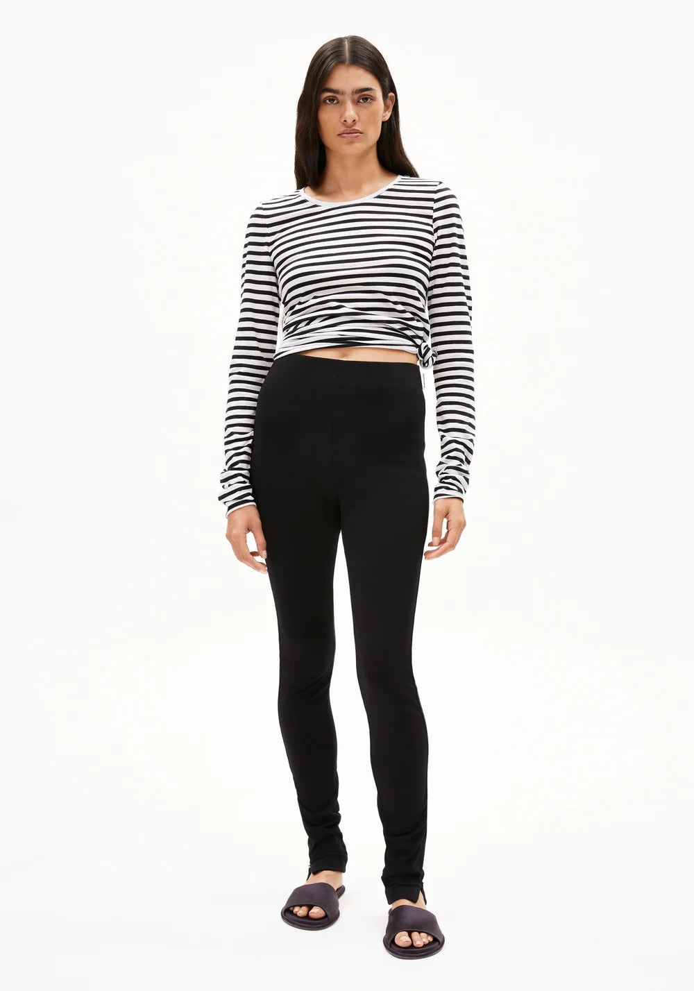 EINIAARA SOFT BOLUR RÖNDÓTTUR WITHE/BLACK