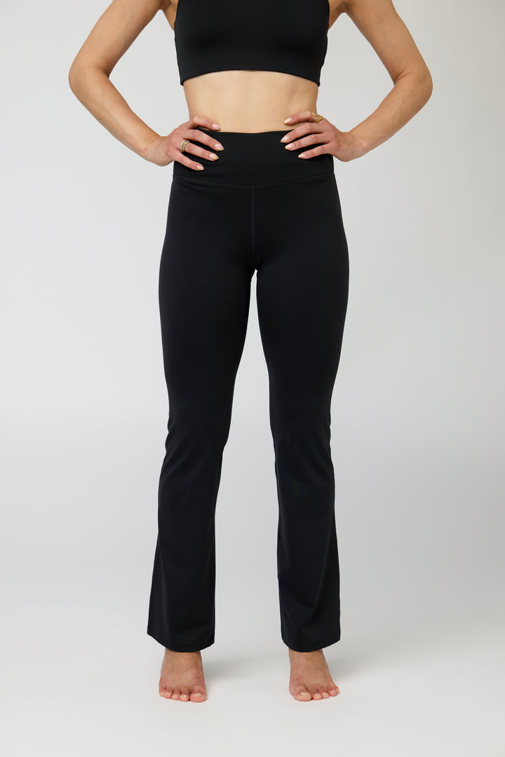 FLOAT FLARE LEGGINGS SVARTAR