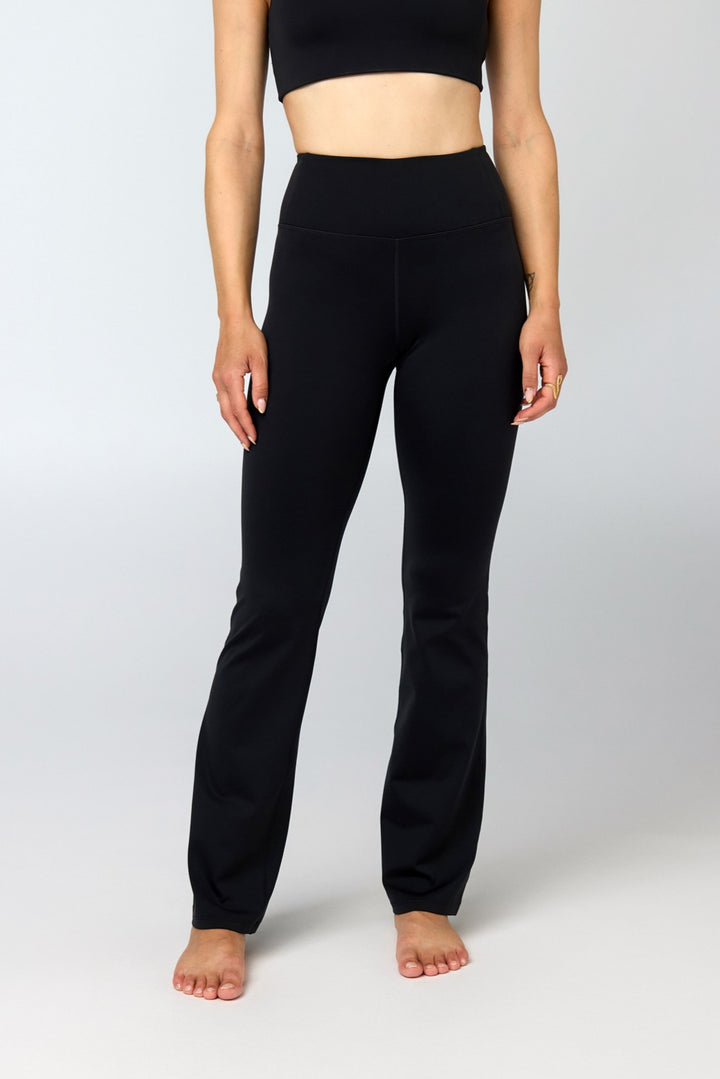 FLOAT FLARE LEGGINGS SVARTAR