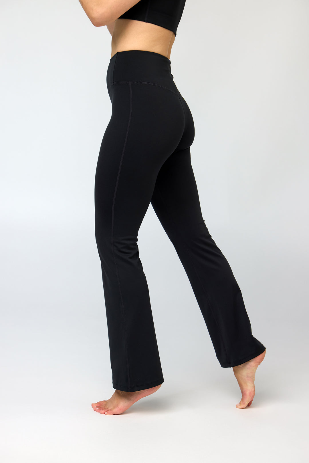 FLOAT FLARE LEGGINGS SVARTAR