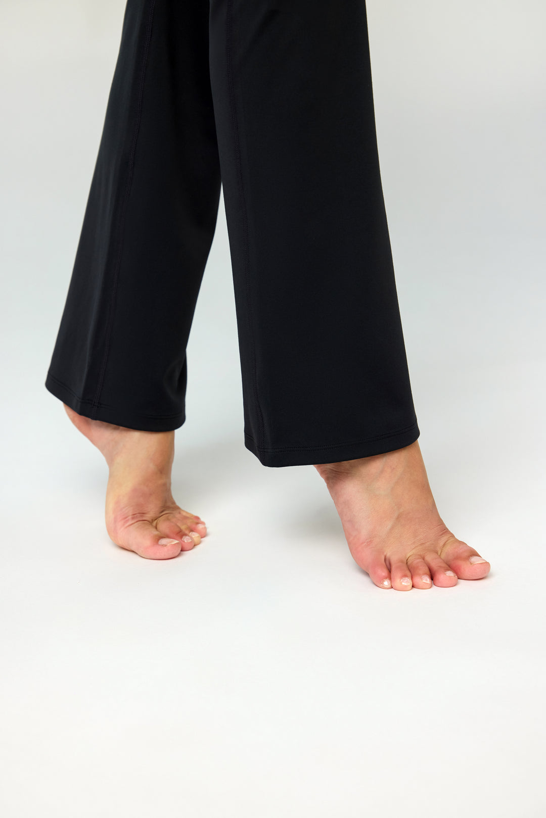 FLOAT FLARE LEGGINGS SVARTAR