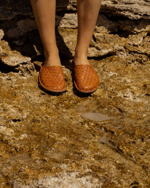ROMA WOVEN LEATHER COGNAC BROWN