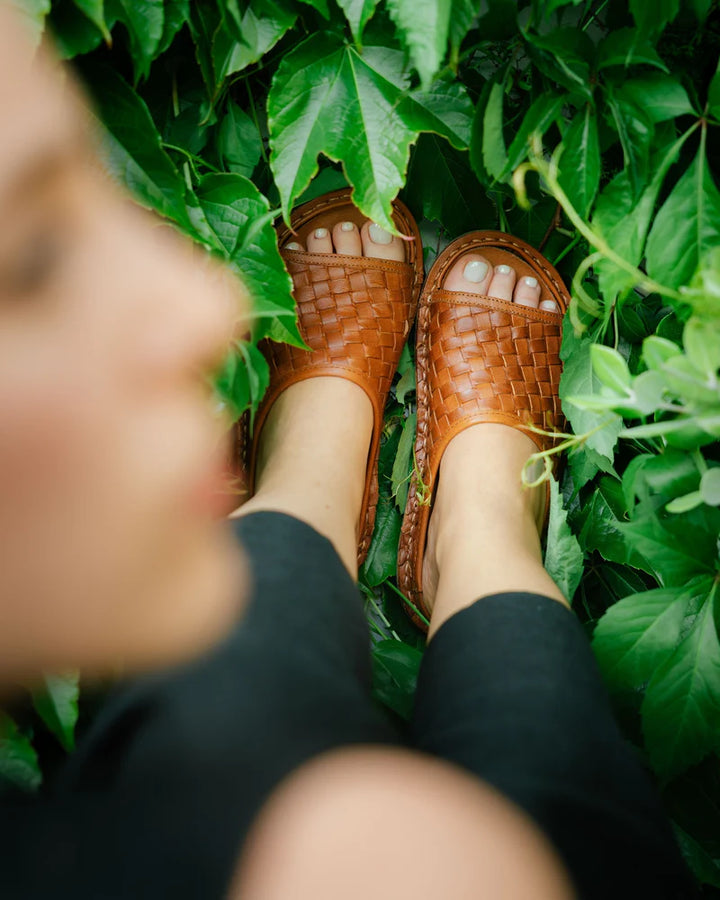 SAINT TROPEZ LEATHER COGNAC WOVEN
