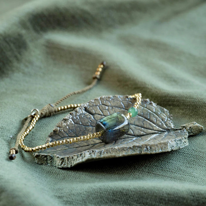 SURPRISE LABRADORITE ARMBAND