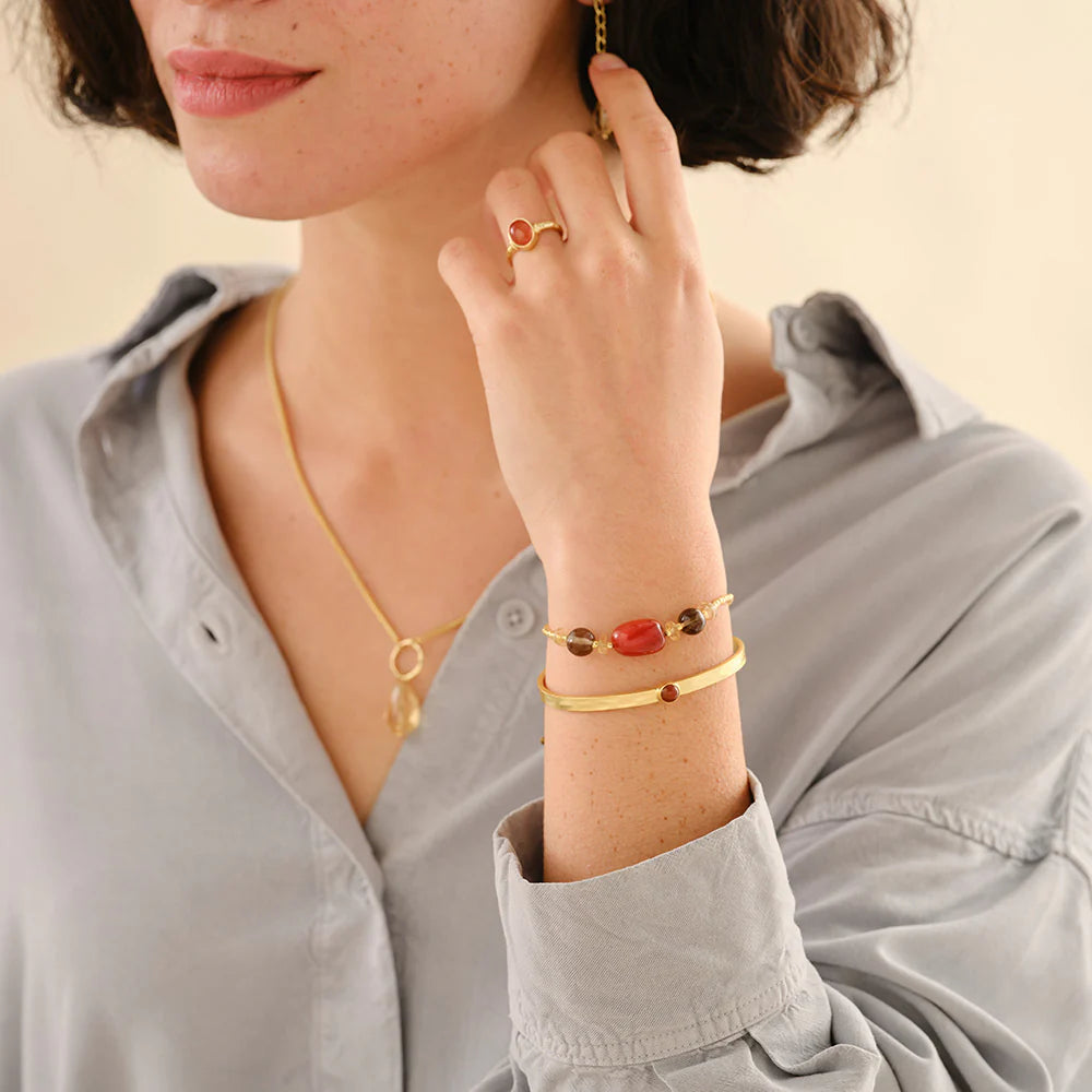 EXCITED CARNELIAN ARMBAND