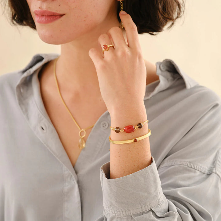 EXCITED CARNELIAN ARMBAND