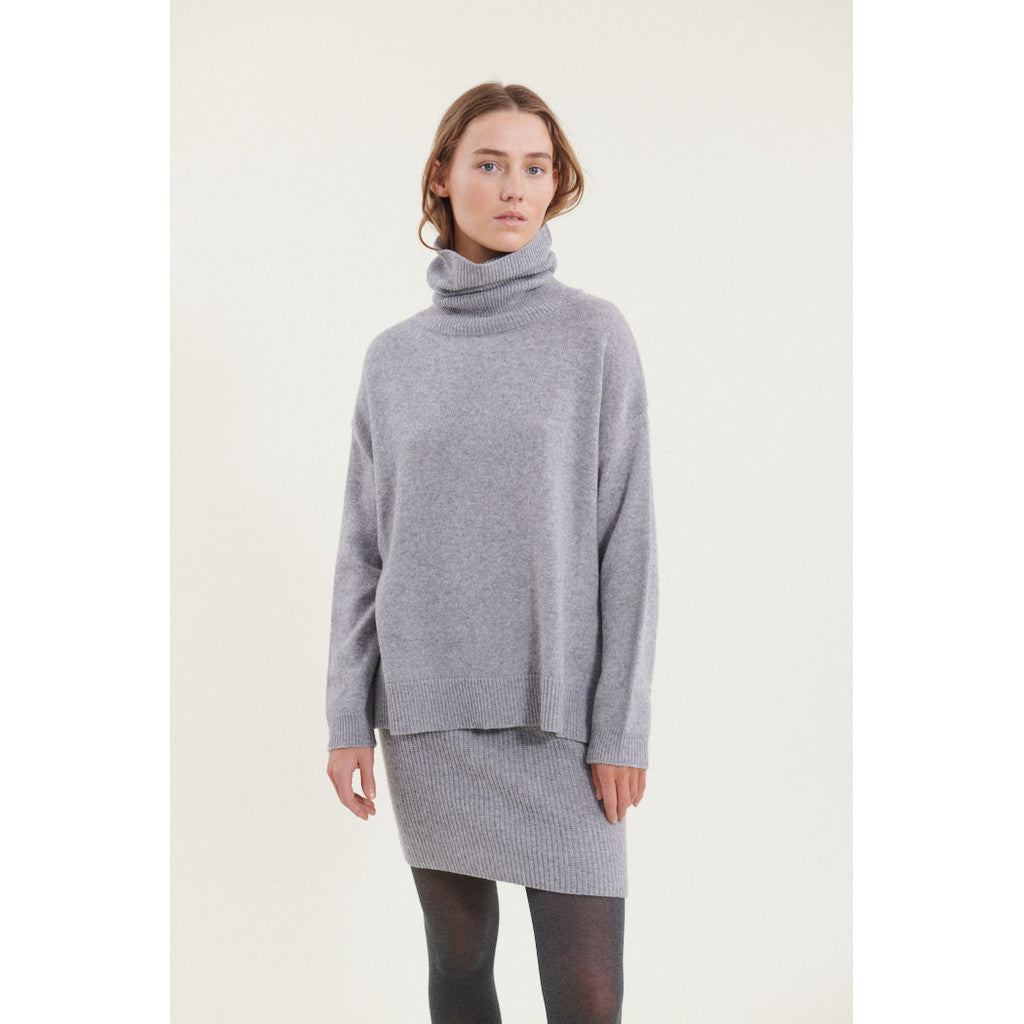 LISE RÚLLUKRAGAPEYSA LIGHT GREY