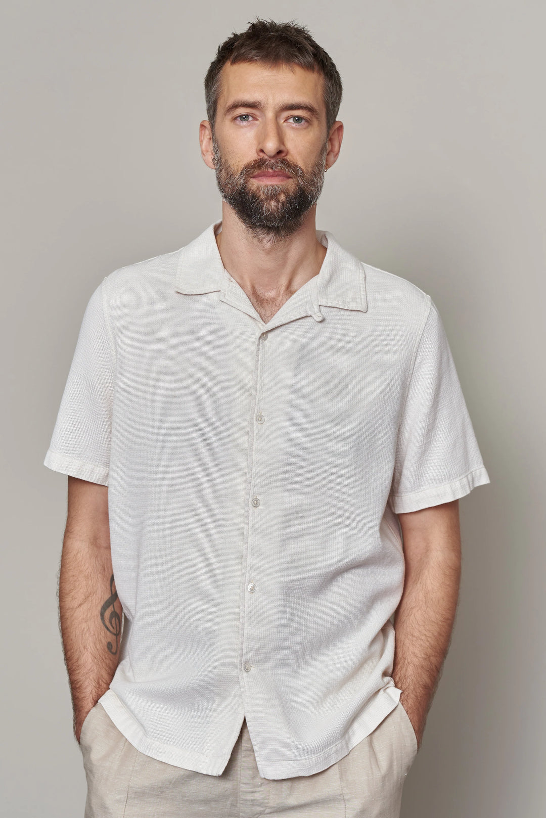 KUNO STUTTERMASKYRTA ECO GRID ECRU