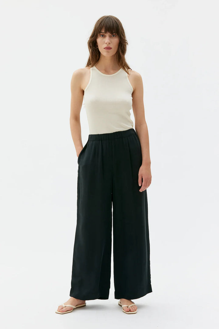 THEA FLOWY TENCEL BUXUR SVARTAR