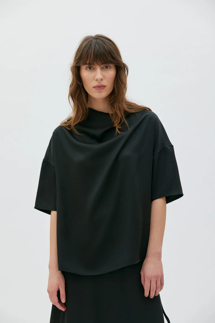 AMITA SATIN TENCEL TOPPUR SVARTUR
