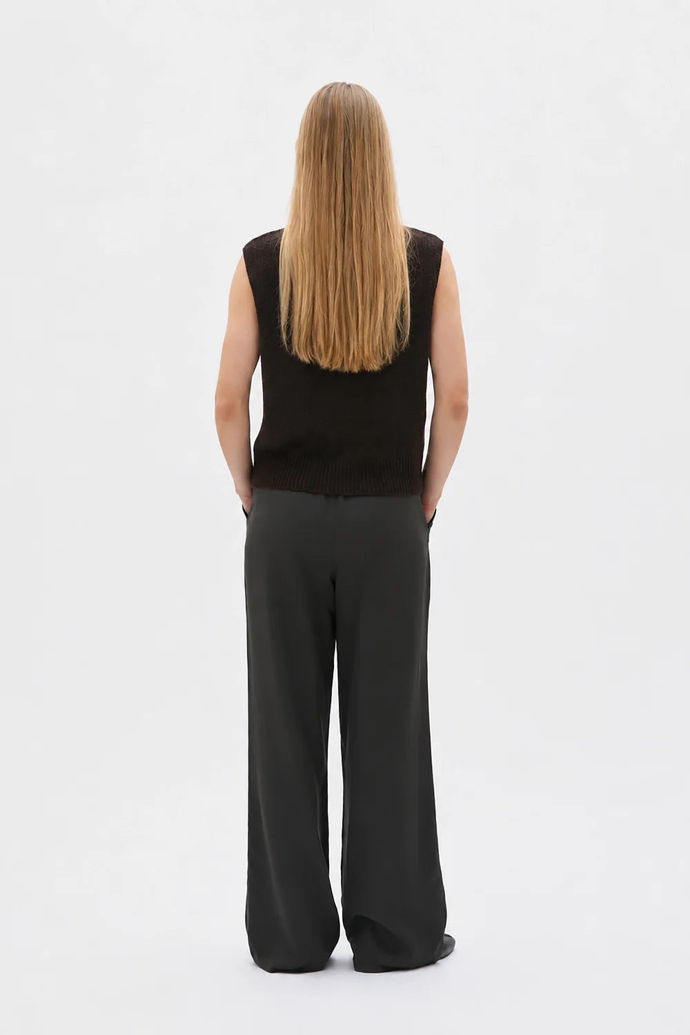 NERA ULLAR VESTI ÚR CASHMERE MOREL BROWN