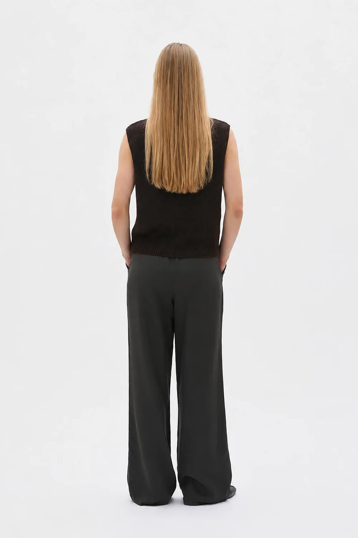 NERA ULLAR VESTI ÚR CASHMERE MOREL BROWN