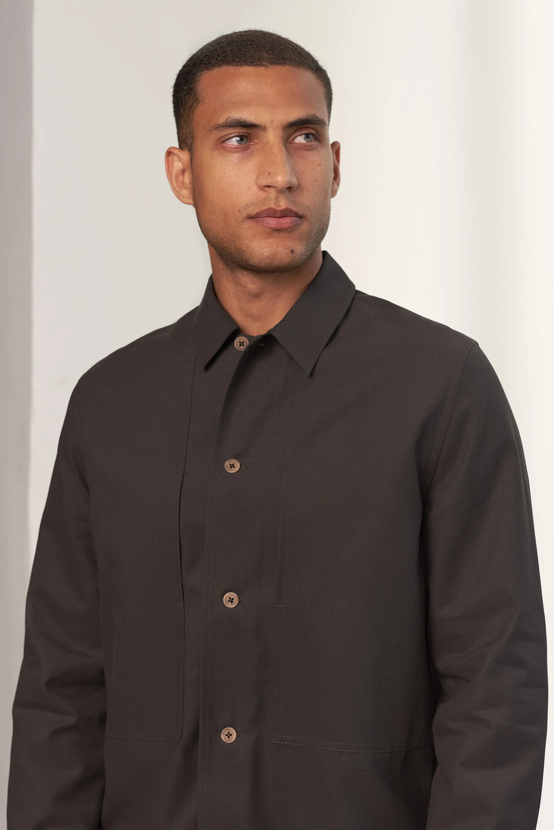 OWE JAKKASKYRTA ÚR TENCEL - GRAPHITE BROWN