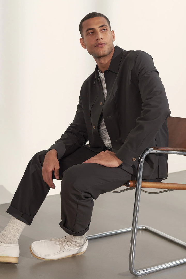 OWE JAKKASKYRTA ÚR TENCEL - GRAPHITE BROWN