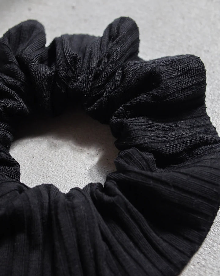 SCRUNCHIE RIB HÁRTEYGJA SVÖRT