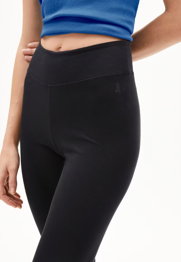 REHMAA LEGGINGS ÚTVÍÐAR ÚR LÍFRÆNNI BÓMULL SVARTAR