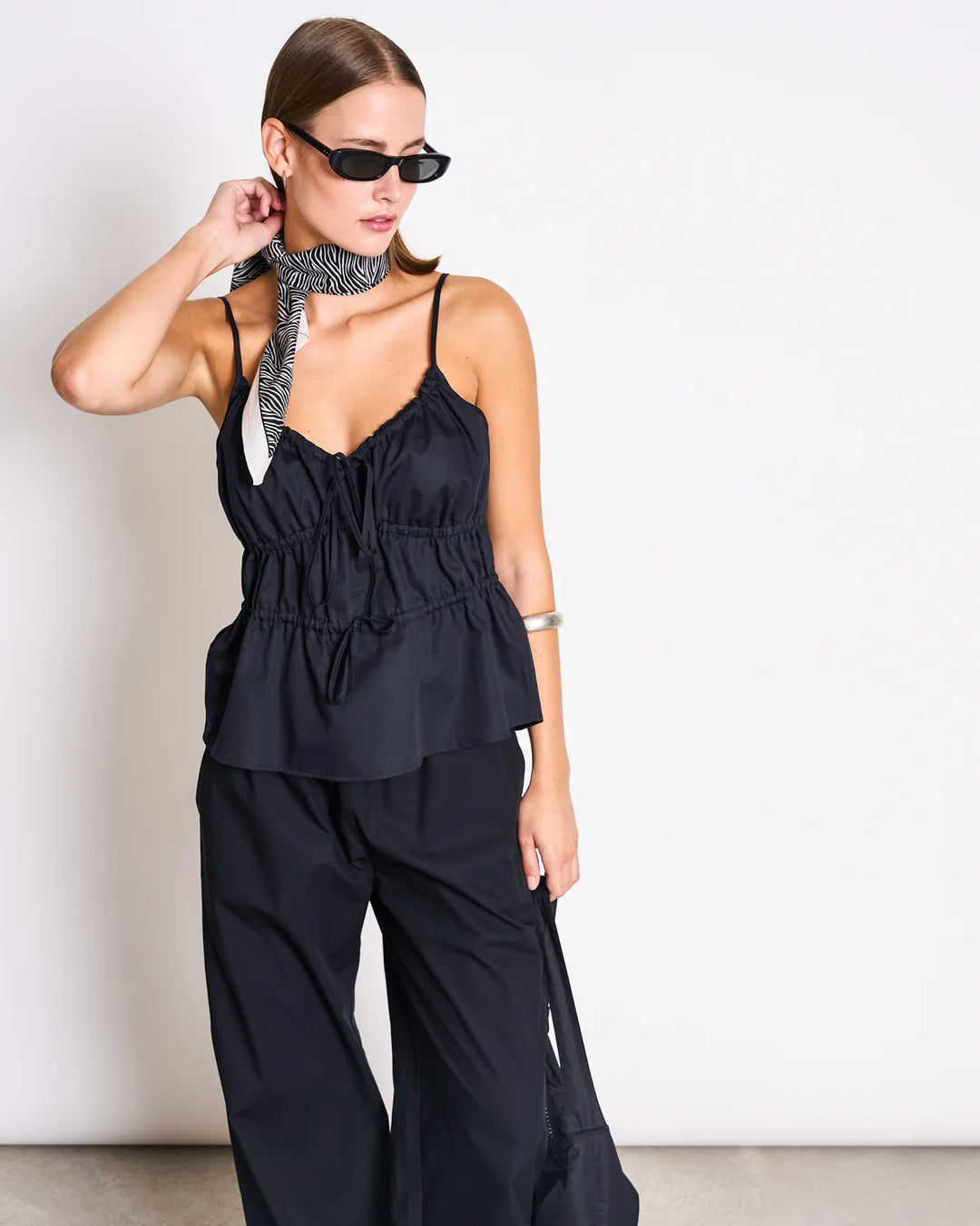 SPAGHETTI TIE TOP EBUR TOPPUR SVARTUR